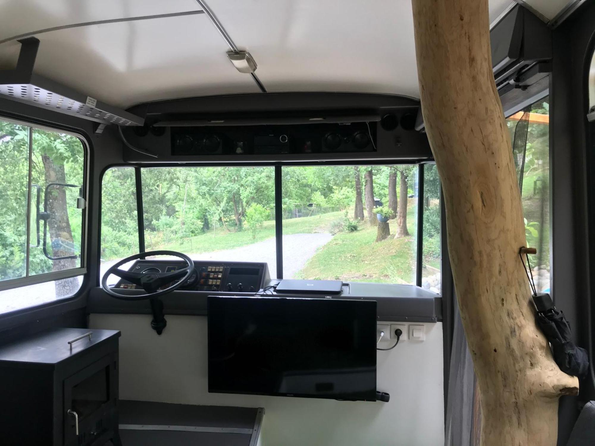 Bus Atypique Au Bord Du Canal Du Midi Et Au Coeur D'Une Foret 2 Chambres Villepinte  Extérieur photo