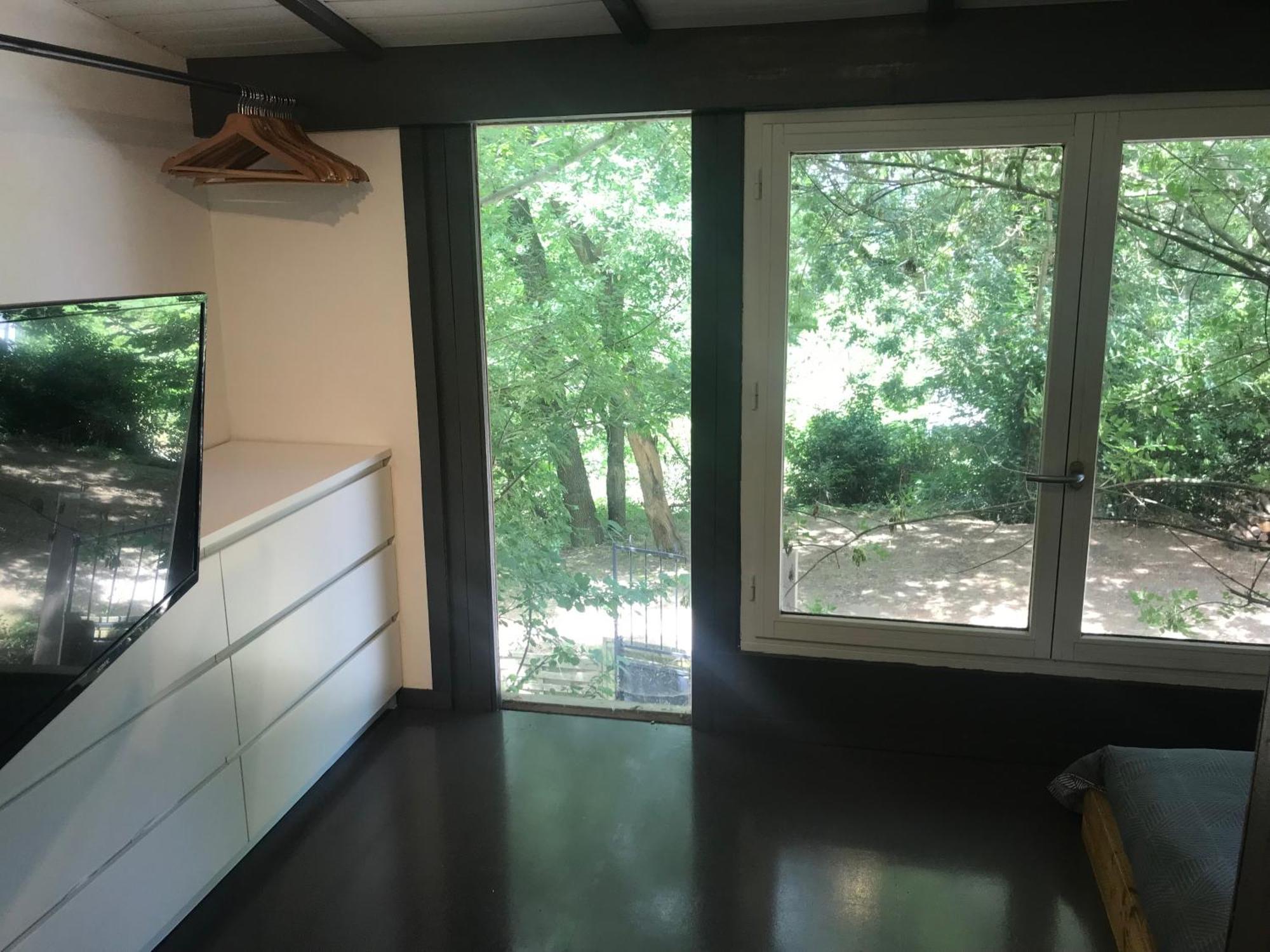 Bus Atypique Au Bord Du Canal Du Midi Et Au Coeur D'Une Foret 2 Chambres Villepinte  Extérieur photo