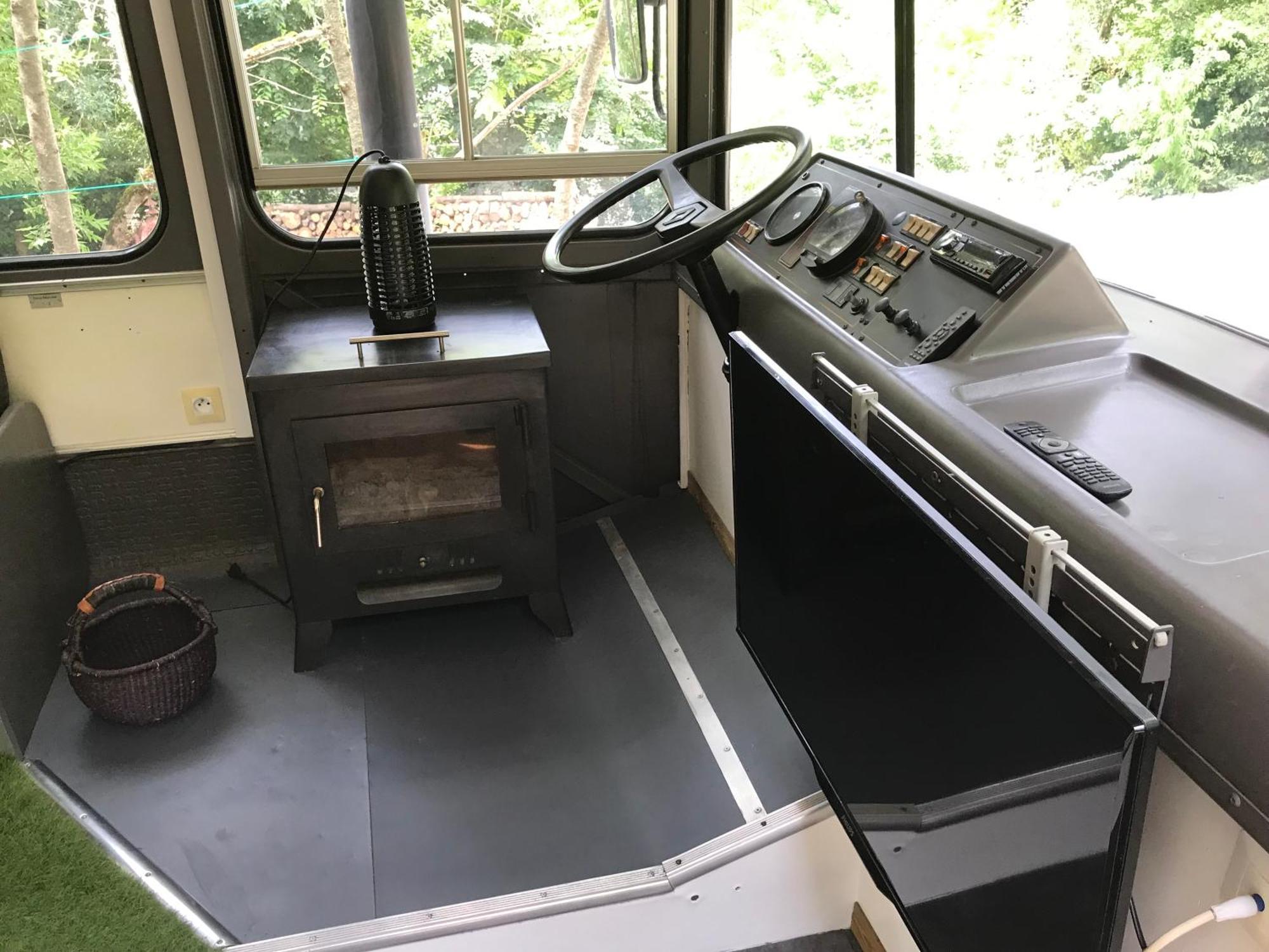 Bus Atypique Au Bord Du Canal Du Midi Et Au Coeur D'Une Foret 2 Chambres Villepinte  Extérieur photo